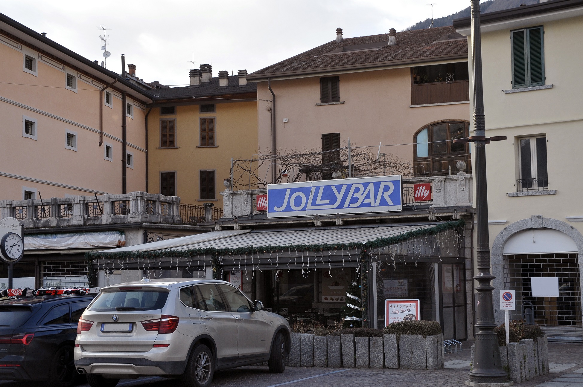 Jolly Bar